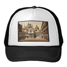 A court in the Doges' Palace, Venice, Italy vintag Mesh Hat