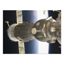 A Soyuz spacecraft backdropped by Earth