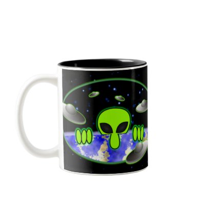 Alien Kilroy Mugs by kilroyworld