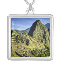 Ancient Machu Picchu, last refuge of the Jewelry