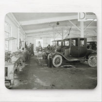 Antique Car Repair Garage, early 1900s Mousepad