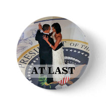 Barack and Michelle Obama dancing Inaugural Ball