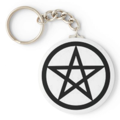 Basic Pentagram Key Chain by TheYankeeDingo