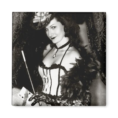 Belle - Magnet by Valerian