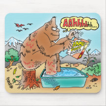 BIGFOOT SOAKING HIS ACHING FEET MOUSEPAD