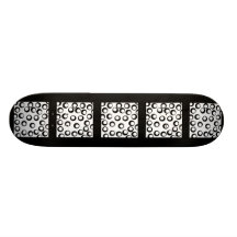 Black and White Retro Circles Pattern. Skateboard