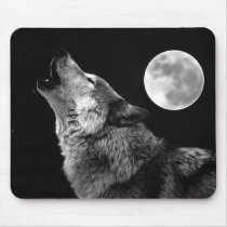 BW Wolf Howling at Moon