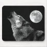 BW Wolf Howling at Moon Mousepads