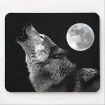 BW Wolf Howling at Moon mousepads