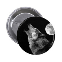 BW Wolf Howling at Moon Pin