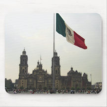 Catedral en el Zocalo del DF con la Bandera Mousepads