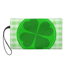 Circle hearted Shamrock w green ribbed background Wristlet