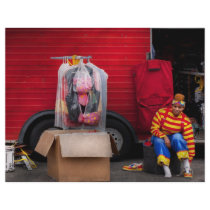 Clown - Wardrobe change
