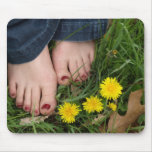 dandlelions and feet mousepad