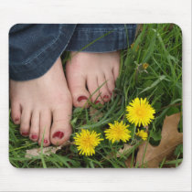 dandlelions and feet mousepad