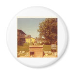 Doghouse magnets