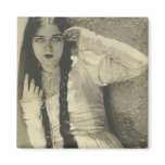 Dramatic actress magnet