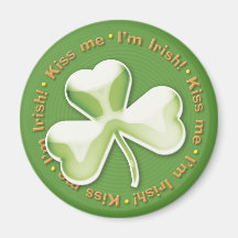 Eerie shamrock: Kiss me - I'm Irish! - Magnet