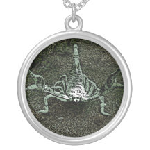 Fighting scorpion necklace