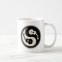 guit-yang1-blk-tan-T Mug