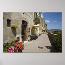 Italy, Tuscany, Pienza. Outer walkway around