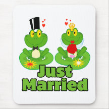 just married bride and groom froggy frogs mouse mats