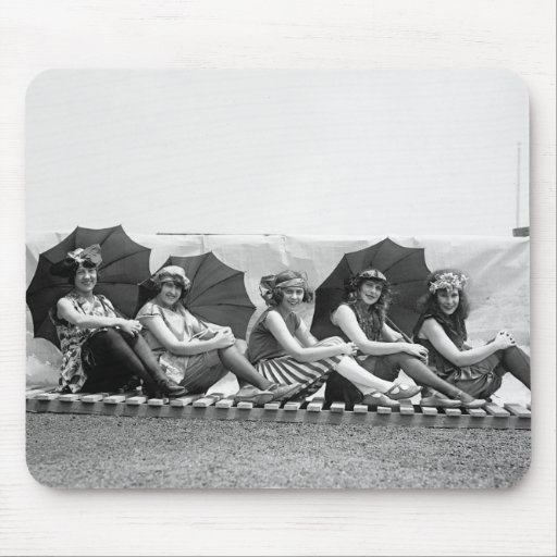 Lansburg Bathing Girls: 1922 Mouse Pad