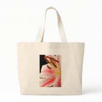 lilly close up tote bags
