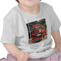 London Buses Daimler rests between duties at Eusto Tee Shirt
