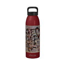 Love Never Fails Graffiti Drinking Bottles