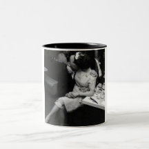 newlyweds kissing at a resturaunt mug