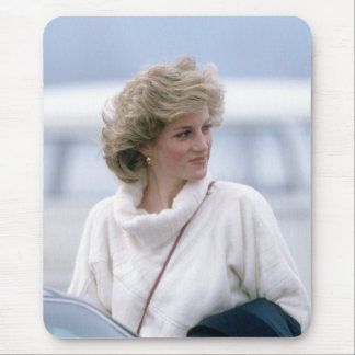  - no_31_princess_diana_arrives_at_zurich_airport_in_mousepad-r17e4a038bbbe48849b36849381819ee4_x74vk_8byvr_324