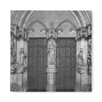 Portal with a trumeau depicting the Virgin