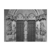 Portal with a trumeau depicting the Virgin
