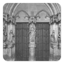 Portal with a trumeau depicting the Virgin