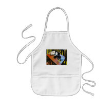 Sewing Machine with Cloth Apron