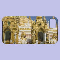 Shwedagon Pagoda (Paya), large temple site that casemate cases