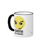 Sonríe, yo existo mugs