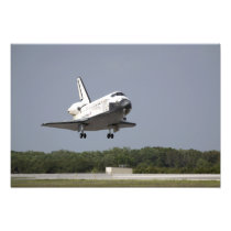 Space Shuttle Discovery approaches landing 2 Photo