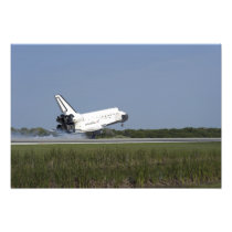 Space shuttle Discovery lands on Runway 33 4 Photo Print