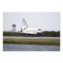 Space Shuttle Discovery on the runway Photo Print