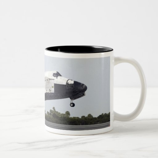 Space Shuttle Discovery touches down Mug