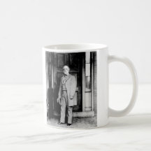 Standing Portrait of General Robert E. Lee Mug