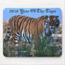 Tiger guarding the river mouse pad