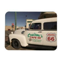 USA, Arizona, Williams: Cruisers Cafe 66 Old Vinyl Magnet