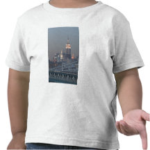 USA, New York City, View of Manhattan Bridge, Tee Shirts