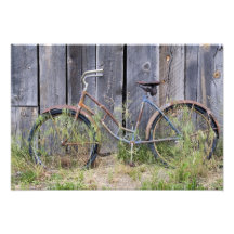 USA, Oregon, Bend. A dilapidated old bike Art Photo