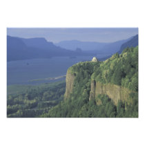 USA, Oregon, Columbia River Gorge NSA. View of