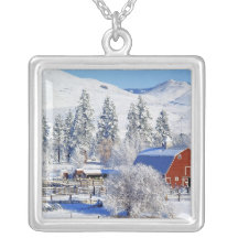 USA, Washington, Methow Valley, Barns in Pendants