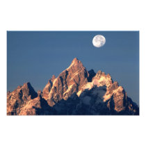 USA, Wyoming, Grand Teton NP. A full moon sets